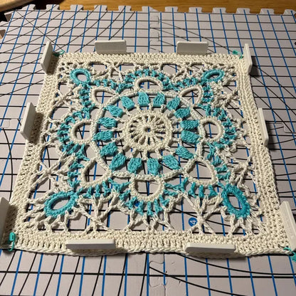 Clas Top – Granny Square Crochet Pattern